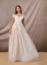 Whether working to a budget or a last minute elopement, sometimes brides just want something now….a fabulous variety of styles from previous collections, at incredibly affordable prices. Sample Wedding Dresses Bridal Samples Azazie