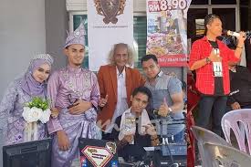 Anuar zain, 50 pemilik nama shahrul anuar zain merupakan seorang penyanyi yang terkenal. Dari Pentas Af Bergelar Dj Kahwin Klon Ziana Zain Bangga Ada Dua Suara Walau Dikutuk Kepit Saya Lelaki Normal Viral Mstar