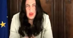 Lucia azzolina è nata il 25 agosto 1982 a siracusa, in sicilia. Lucia Azzolina Ridicolizzata Da Maurizio Crozza Chi Farebbe Meglio Al Suo Posto Libero Quotidiano