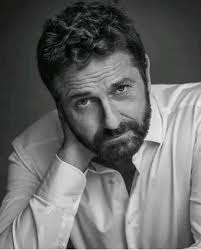 Honey, how will you feel if I come over to your house tonight and ask you  to be my wife? Send a direct message of how you'd feel ♥️♥️♥️♥️