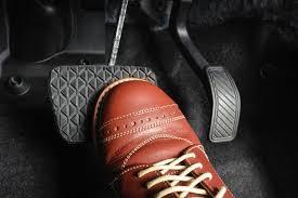 symptoms of a bad brake master cylinder