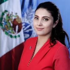 Ana Lucía Pineda Falconi - YouTube