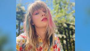 10 my baby sister has cute pigtails/face. Taylor Swift Looks Ultra Cool With Her Stunning Pink And Blue Hair Highlights