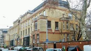 A 250 éve folyamatosan működő egyetem három fő tevékenysége az oktatás, kutatás és gyógyítás, és e hármas egység teszi nemzetközileg is elismert. File Semmelweis Egyetem I Szamu Szemeszeti Klinika21 Jpg Wikimedia Commons