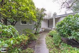 Check Out This 2 Bedroom Apartment On Zumper In 2021 Apartments For Rent Condos For Rent Renting A House