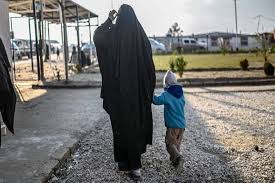 Aurat merupakan istilah islam yang melambangkan sesuatu bahagian dari anggota badan, samada lelaki ataupun perempuan, yang haram dibuka atau dipamerkan. Batasan Batasan Aurat Orang Tua Dan Anak