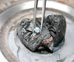 Ashes To Diamonds Swiss Company Turns People S Cremated Remains Into Diamonds Cremated Remains Turn Ons Cremation Ashes