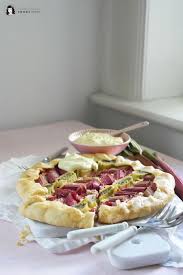 Vegane Herzhafte Rhabarber Maultaschen Galette Oder Tarte Nom Noms Food Recipe Rhubarb Recipes Hot Dog Buns Recipes