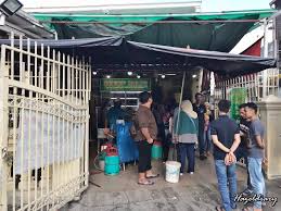 Nowadays, nasi kandar is usually prepared and sold at hawker centers across the country and is traditionally enjoyed as a their nasi kandar reminded me of nasi padang we have in indonesia. Penang Eats Deen Maju George Town One Of Local S Favourite Nasi Kandar Hazeldiary