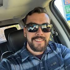 Elisha Yoder (@theroyalbluetrucker) • Threads, exprésate más