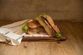 The use of a 'tinsila' a piece of yesterday's old dough, is used as a starter, much in the same way as for sourdough. Diar Il Bniet Ftira Tat Tonn Tuna Ftira