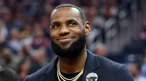 And lebron is only political when it's not hurting his pocket. Hawks Fan Juliana Carlos And Lebron Fight Court Side 11alive Com