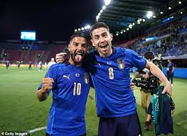 Ontdek de perfecte stockfoto's over insigne italy en redactionele nieuwsbeelden van getty images kies uit premium insigne italy van de hoogste kwaliteit. Lorenzo Insigne Says Italy Team Mate Jorginho Deserves To Be Shortlisted For Ballon D Or Aktuelle Boulevard Nachrichten Und Fotogalerien Zu Stars Sternchen