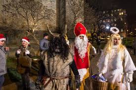 Ψάχνετε μια εναλλακτική διαδρομή για την πόλη πράγα; Xristoygenna Sthn Praga 15 Tsexika E8ima Travel2prague