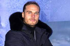 Klar, dass wir uns den isländischen nationalspieler für ein. Rurik Gislason Dieser Fussballer Bekommt Taglich Heiratsantrage Gala De