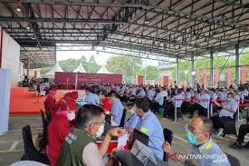 Rasa kekitaan,prihatin,dan penyayang sesama individu dalam masyarakat akan membantu hasrat kerajaan untuk negara mara lebih ke depan dalam era globalisasi. Program Vaksinasi Gotong Royong Sudah Mencakup 1 933 Pekerja Di Bekasi Antara News