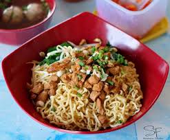 Mie ayam jamur spesial di pangsit mie acong punya siomay basah yang super yummy. 10 Mie Ayam Lezat Rekomendasi Surabaya Foodies
