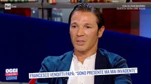 Il matrimonio tra il due arriverò vita breve e francesco è costretto al destino tipico dei figli di separati, cioè dividersi e stare un po' di tempo con la madre e un. Gc6bywjam8gj M