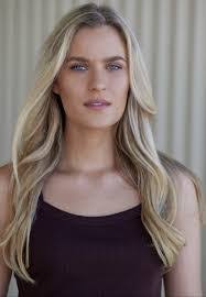 Cara Bonner's Instagram, Twitter & Facebook