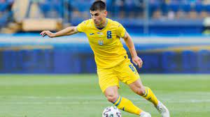 10 reprezentantów gra w dynamie kijów, a siedmiu w shakhtarze. S1 Krlne Zootm