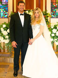 Kimberly Perry Official Wedding Photo With J P Arencibia Celebrity Wedding Dresses Celebrity Wedding Photos Celebrity Weddings