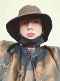Their is nothing more satisfying for a sasaeng than being acknowledged by an idol, and having accurate information in these sasaeng networks makes you. Bts Jungkook Greet Fans With Cute But Handsome Selca Knetizen