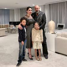 Sanjay Dutt With Family Sanjaydutt Duttfamily Instagram Family Pictures