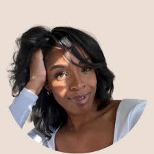 Simone Saunders's Instagram, Twitter & Facebook