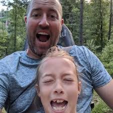 Eric Henne's Instagram, Twitter & Facebook