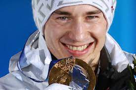 Kamil stoch mistrzem olimpijskim na dużej skoczni! Skoki Narciarskie Kamil Stoch Udekorowany Zlotym Medalem Olimpijskim Fotorelacja