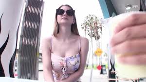 HIKR 135 JAVCollectionHD Super Beautiful Busty Student Who Is Picking Up At  Ross Puts Her Head