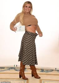 Subreddit for singer kerry katona. Freedomroo Kerry Katona Shows Off Her Toned Abs And Tiny Waistline As She Relaunches Weight Loss Brand Australiannewsreview