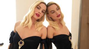 I do not claim ownership over any images or media found at this site. Margot Robbie Zeigt Sich Bei Den Oscars 2020 In Einer Hommage An Claudia Schiffer In Den 90ern Vogue Germany