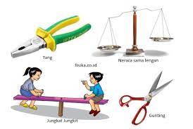 Berikut ini kakak uraikan satu per satu tuas (pengungkit) jenis golongan kedua merupakan tuas dengan titik tumpu terletak antara titik beban dan titik kuasa atau titik tumpu terletak di antara dua. Tuas Pengungkit Rumus Keuntungan Mekanis Contoh Soal Fisika