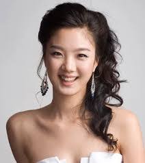 Yoonhee Jang's Instagram, Twitter & Facebook