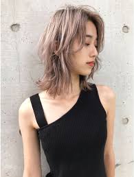 Model potong rambut layer sebahu. 8 Model Potongan Rambut Pendek Layer Sebahu Agar Wajah Lebih Muda Womantalk