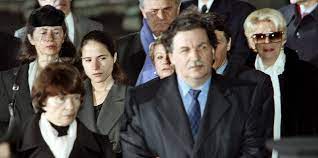 Née en 1974 de son union avec anne pingeot, elle a vécu dans le secret jusqu'à la veille. Les Lettres De Mitterrand Je Vais Les Lire Petit A Petit Confie Son Fils