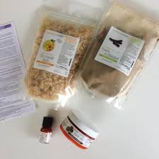 Des Personnes Aux Cheveux Afro Et Frises Nous Disent Leurs Produits Preferes Cheveux Afro Huile D Argan Cheveux Poudre Cheveux