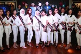 Bagai pinang dibelah dua kalau pengerusi eksekutif bersama kumpulan dan dan ketua pegawai eksekutif naza, datuk sm faisal nasimuddin dan finalis dewi remaja 2014/2015, puteri aishah dikatakan sedang hangat bercinta. 12 Puteri Bakal Berentap Dalam Dewi Remaja 25 November Depan Hiburan Mstar