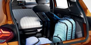 The car has a trunk capacity of 328 liters. Neuer Dacia Sandero Und Sandero Stepway Im Video Kofferraum Und Abmessungen Blog Dacia