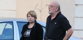 Ani ona ale není movitou manželkou a vykonává práci za podprůměrný. Honza Nedved Pavlinku Jsem Jeste O Ruku Nepozadal Sedmicka Cz