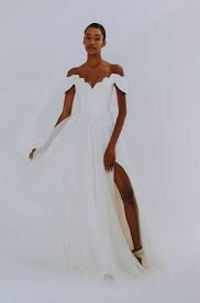 It is super comfortable weighing in at less than 2 lbs. Wedding Dress Trends Fall Winter 2021 2022 New Tess