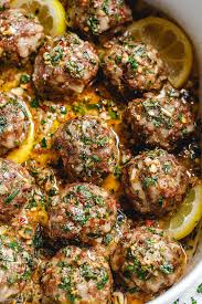 Paistetut Kalkkunapullot Sitruuna Valkosipulivoidekastikkeella In 2020 Turkey Meatball Recipe Turkey Meatballs Baked Ground Turkey Recipes