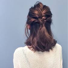 locari on instagram ミディアムハーフアップで 無敵の大人かわいいを手に入れる 男女ウケ抜群なハーフアップが映えるのは 実は ミディアムヘア ヘアアレンジマスターとして有名な tatsuyadream1101さんを参考に 三つ編みアレンジを 美髪