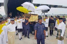 Sultan of pahang is the title of the hereditary constitutional head of pahang, malaysia. Bernama Tv Ø¯Ø± ØªÙˆÛŒÛŒØªØ± Pemangku Raja Pahang Tengku Abdullah Sultan Ahmad Shah Berangkat Ke Istiadat Pemakaman Tengku Arif Bendahara Pahang Tengku Abdullah Sultan Abu Bakar Di Makam Diraja Pekan Https T Co Iq5j2obfwv