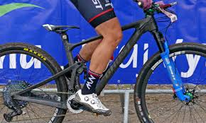 1.51 m (4 ft 11 in). Gepunktet Der Prototyp Des Xc Mountainbikes Mit Vollfederung Von Ghost Lector Fs Debutiert Bei Der Weltmeisterschaft Swiss Cycles
