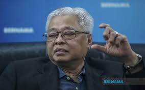 Born jan 18, 1960 in temerloh, pahang, ismail completed his schooling at a number of institutions around the state before pursuing his llb at the university of malaya's. Cmco Considers Health Economy Ismail Sabri