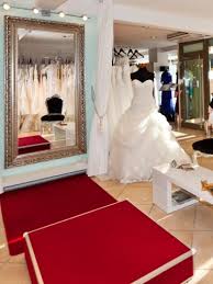 Durch den trend zu möglichst großen brautkleidgeschäften gab sie diesen zweig aber auf. Brautmode Diamore Brautkleider Und Abendmode In Bruhl Bei Koln Hochzeit Com