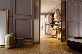 Mit einem begehbaren kleiderschrank (bestehend aus schiebetüren und innenschranksystem) können deine lieblingsstücke in ein neues zuhause einziehen. Ankleide Einen Begehbaren Kleiderschrank Planen Living At Home