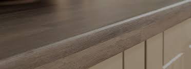 Utilisés en plan de travail, pour encadrer des éléments de cuisine ou en ilôt, les plans épais valorisent l'association de matériaux et les réalisations flip design a innové dans un système de construction qui permet de réaliser des plateaux de grandes dimensions en améliorant la rigidité du bois et. Les Plans De Travail Pour Les Cuisines Sur Mesure